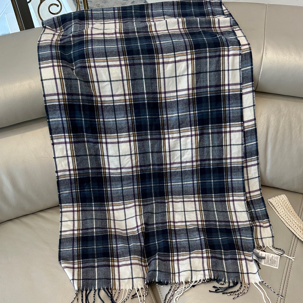 GAP Plaid Scarf in Navy, White & Gray